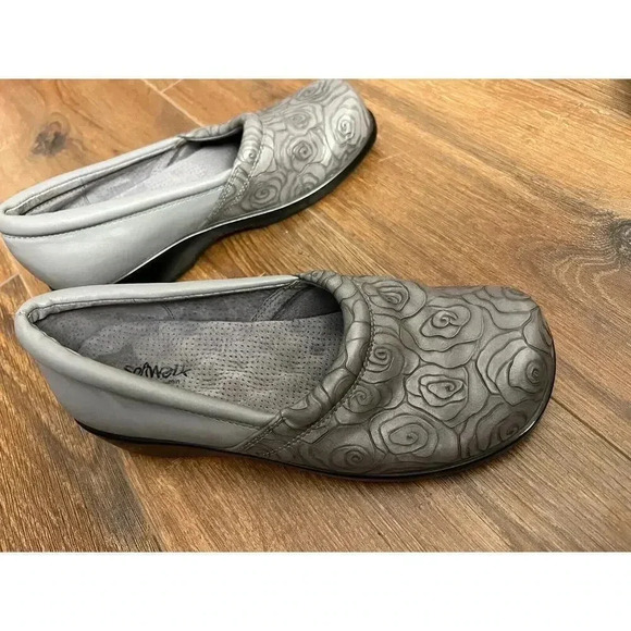 Women's‎ Gray SoftWalk Low Adorable Clogs Size 7.5W - Picture 1 of 5